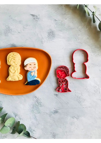 Dua Eden Erkek 2'li Set (Desen ve Çerçeve) Hamur Şekillendirici / Karışık Renk / Kurabiye Kalıbı fırsatları