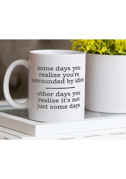 Bazı Günler Etrafınızın Aptallarla Çevrili Olduğunu Fark Edersiniz, Bazı Günler Ise Ingilizce Kupa'nın Farkına Varırsınız