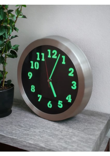 Fosforlu Gece Parlayan Görünen Metal Salon Duvar Saati Çap 26 cm
