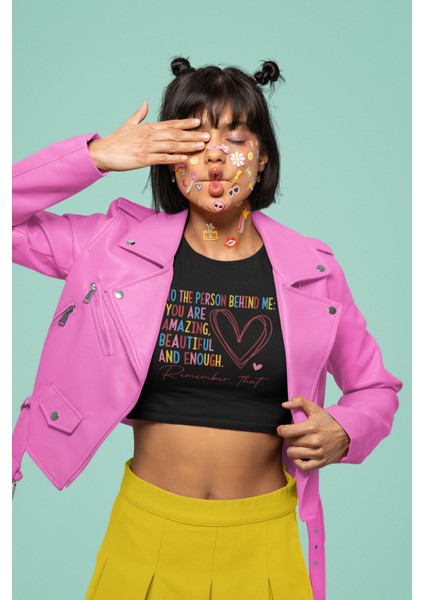 To The Person Behind Me Yazılı Crop Top, Kadın Renkli Yazı Baskılı Crop Bluz fiyatları