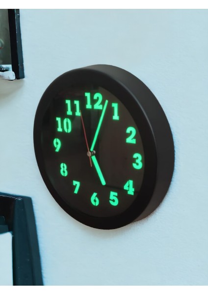 Fosforlu Gece Parlayan Görünen Metal Siyah Duvar Saati Çap 26 cm