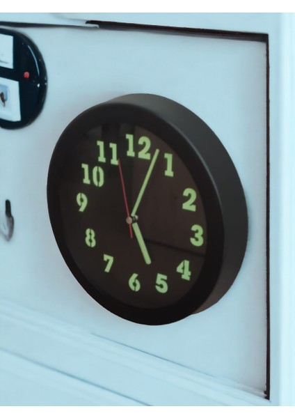 Fosforlu Gece Parlayan Görünen Metal Siyah Duvar Saati Çap 26 cm