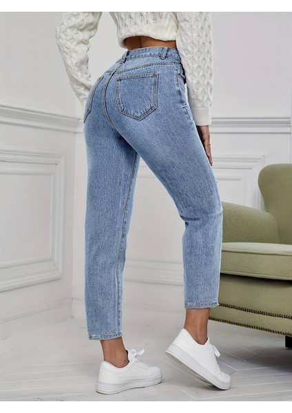 Kadın Açık Mavi Yırtık Detaylı Mom Fit Jean / Kot Pantolon