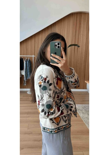 Kadın Bej Tasarım Etnik Desen Renkli Çiçek Nakış Işlemeli Keten Ceket Mevsimlik Ceket fırsatları