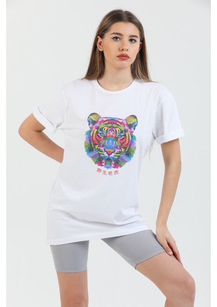 Renkli Aslan Baskılı Pamuklu Bisiklet Yaka Oversize Kadın Tişört.
