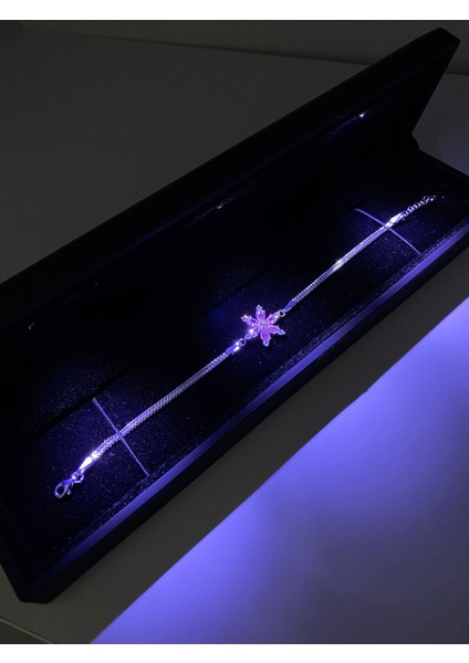 Işıklı Kutuda 925 Ayar Gümüş Kamelya Çiçeği Bileklik Lotus Bileklik