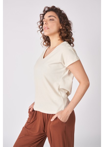 Kadın V Yaka Kısa Kollu Dokulu Regular Fit Basic Tişört Ekru fiyatları