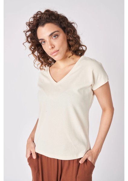 Kadın V Yaka Kısa Kollu Dokulu Regular Fit Basic Tişört Ekru modelleri