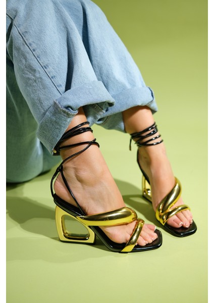 Creed Siyah Altın Bilekten Bağlamalı Kadın Topuklu Ayakkabı