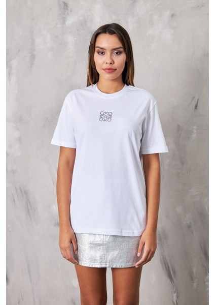 Siyah Taş Işlemeli Tasarım Oversize Beyaz Kadın T-Shirt fiyatları