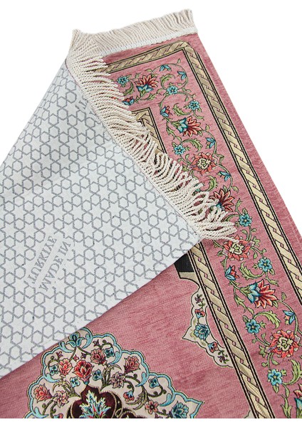 Pembe Çiçek Motifli Mihraplı Astarlı Şönil Seccade