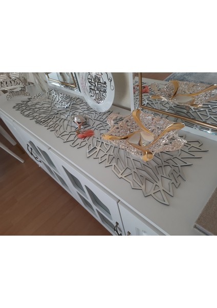 RUNNER/120X33CM/S.DERİ/VARAKLI Gümüş/2 Yaprak Motifi,2 Çiçek Motifi Hediye/