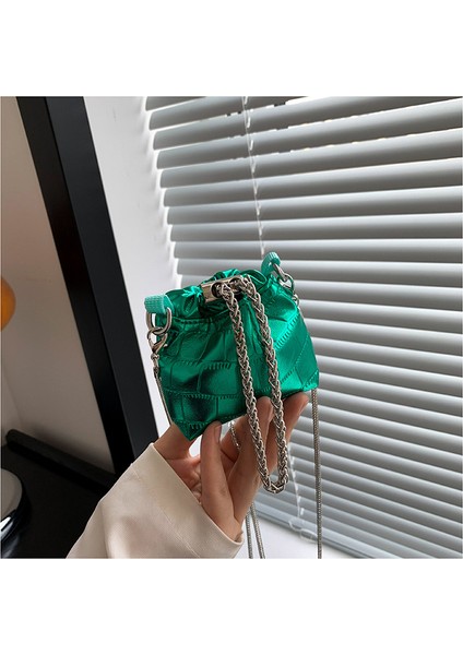 Kadınlar Için 2024 Düz Renk Zincir Çanta Yaz Yeni Kore Moda Trendi Rahat Kova Çanta Yabancı Stil Tek Omuz Crossbody Çanta (Yurt Dışından)