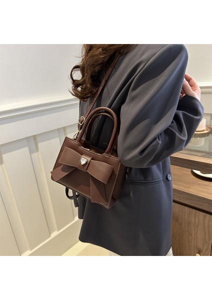 Yeni Yay Kızlar Bahar 2024 Basit Banliyö Tarzı Basit Rahat Taşınabilir Crossbody Koltuk Altı Küçük Kare Çanta (Yurt Dışından) modelleri