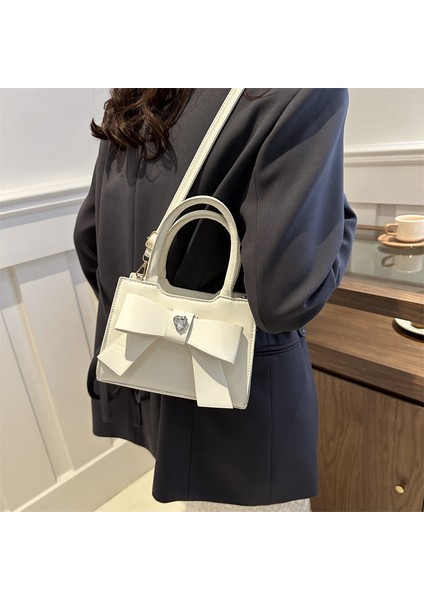 Yeni Yay Kızlar Bahar 2024 Basit Banliyö Tarzı Basit Rahat Taşınabilir Crossbody Koltuk Altı Küçük Kare Çanta (Yurt Dışından) fırsatları