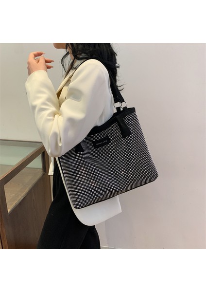 Popüler Parlak Elmas Kadın Çantası 2024 Ilkbahar ve Yaz Yeni Moda Tek Omuz Koltuk Altı Çantası Yabancı Stil Basit Rahat Crossbody Çanta (Yurt Dışından) fırsatları