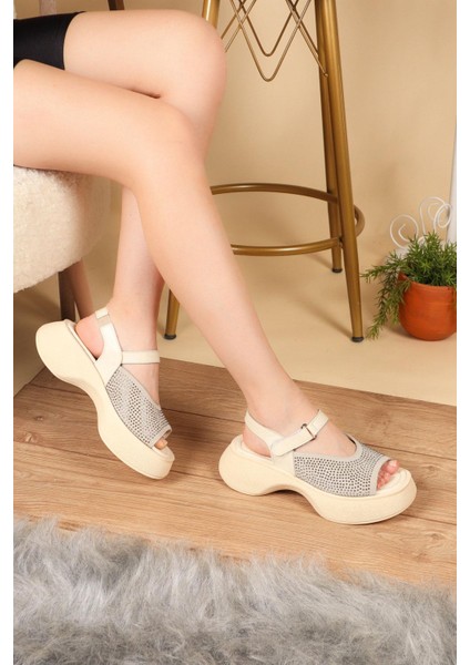 %100 Hakiki Deri Taş Baskılı Kalın Taban Sandalet BEJ fiyatları