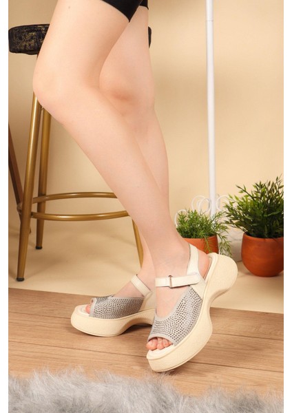 %100 Hakiki Deri Taş Baskılı Kalın Taban Sandalet BEJ indirimleri