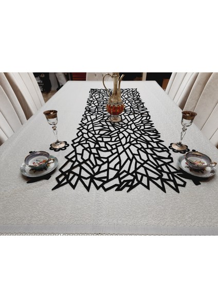 RUNNER/125X45CM/SUNİ Deri/siyah/büyük Masa Runnerı/ 2 Parça Yaprak Motifi ve 2 Parça Çiçek Motifi Hediye/ modelleri