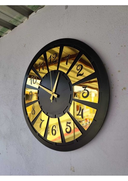Modern siyah ve altın tonlarında 50cm ahşap duvar saati, şık dekoratif tasarım