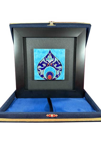 Turkuaz Zeminde Çintemani Desenli Iznik Çini