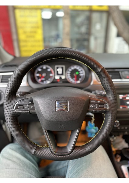 Seat Leon 2017 Uyumlu Araca Özel Direksiyon Kılıfı (Noktalı Karbon Sarı Dikişli)