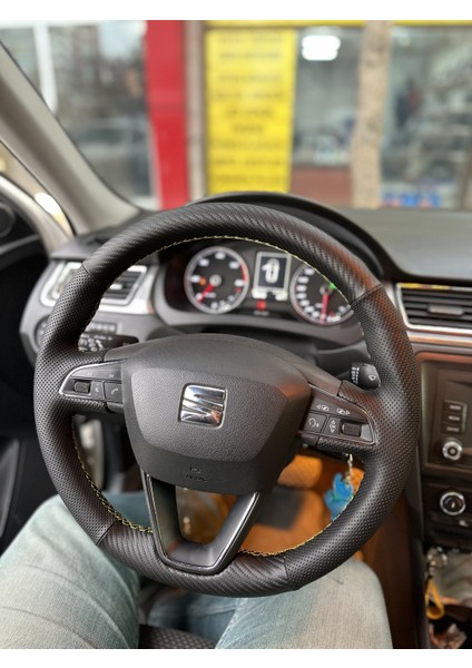Seat Leon 2017 Uyumlu Araca Özel Direksiyon Kılıfı (Noktalı Karbon Sarı Dikişli)