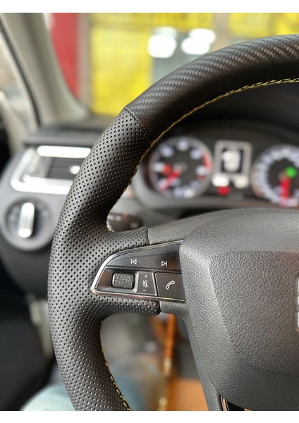 Seat Leon 2017 Uyumlu Araca Özel Direksiyon Kılıfı (Noktalı Karbon Sarı Dikişli)