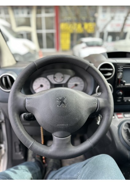 Peugeot Partner Araca Özel Direksiyon Kılıf