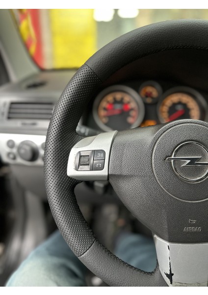 Opel Astra H Araca Özel Direksiyon Kılıfı Siyah Dikişli ( Deri Sökülüp Gerekmektedir ) fırsatları
