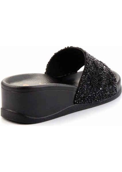 Kadın Terlik Düz Topuklu Şık Tasarım Göz Alıcı Taş Detaylarıyla Konforlu modelleri