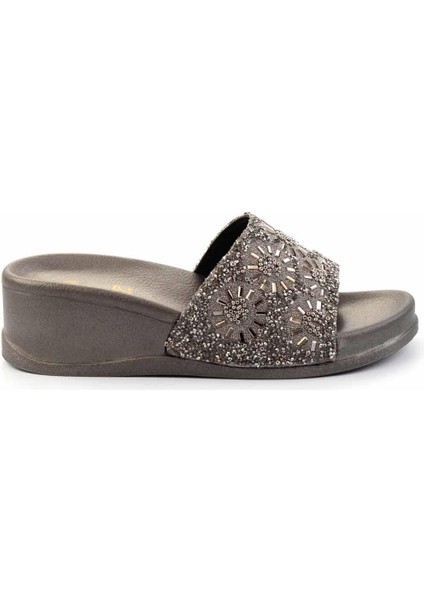 Platin Taşlı Kadın Terlik Tekstil Malzemeden Konforlu ve Şık Tasarım