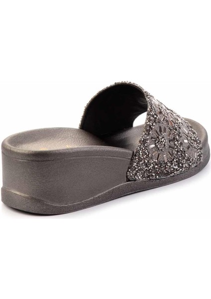 Platin Taşlı Kadın Terlik Tekstil Malzemeden Konforlu ve Şık Tasarım modelleri