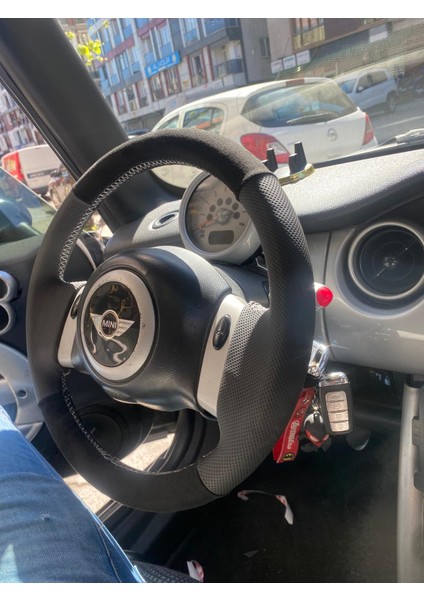 Mini Cooper 2006 Model Noktalı ve Tüylü Alkantra Kombin Direksiyon Kılıfı Açık Gri Dikiş
