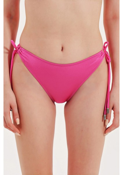 Global Aksesuar Detaylı Bikini Alt