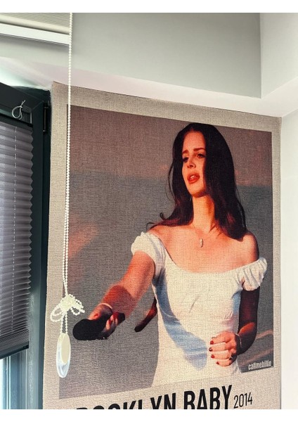 Lana Delrey Desenli Yıkanabilir Duvar Halısı