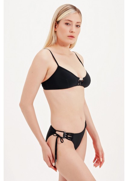 Gümüş Aksesuarlı Bikini