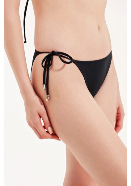 Global Aksesuar Detaylı Bikini Alt