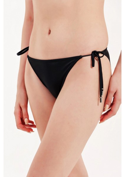 Global Aksesuar Detaylı Bikini Alt