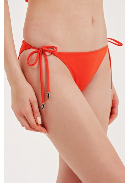 Aksesuar Detaylı Bikini Alt