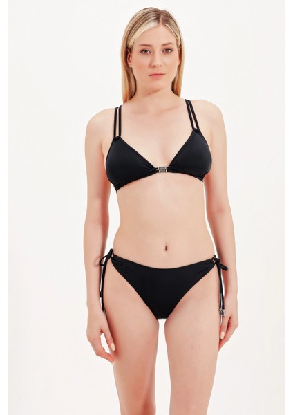 Global Aksesuar Detaylı Üçgen Bikini Üst