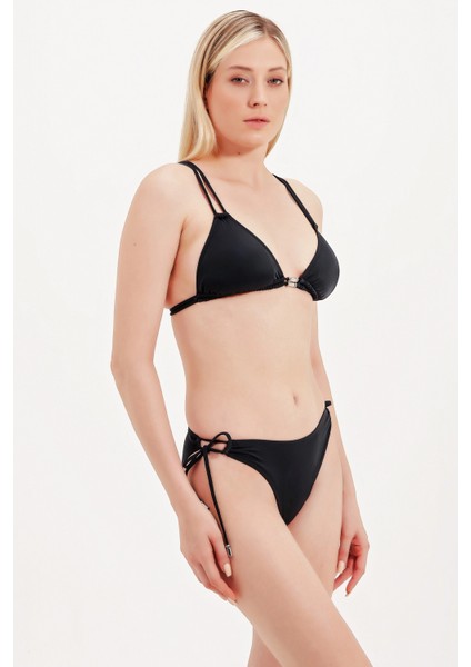 Global Aksesuar Detaylı Üçgen Bikini Üst fiyatları