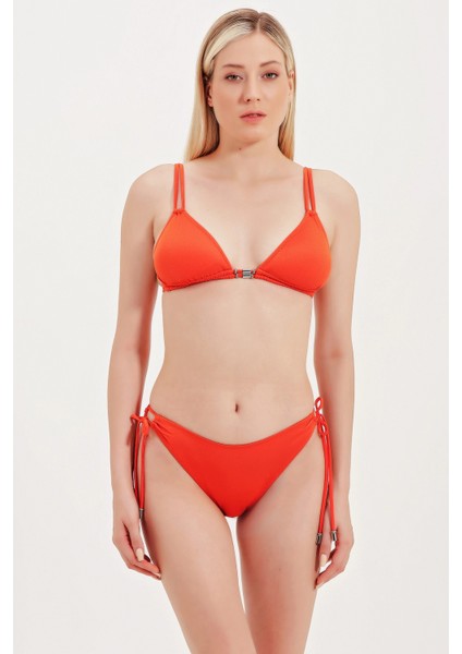 Global Aksesuar Detaylı Üçgen Bikini Üst