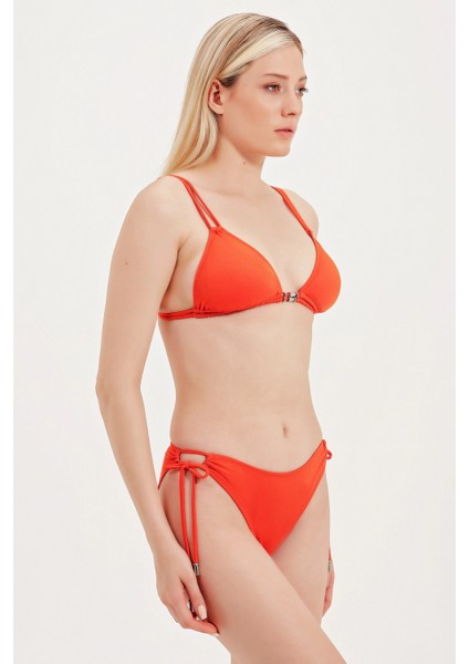 Global Aksesuar Detaylı Üçgen Bikini Üst