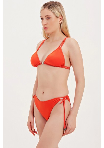 Global Aksesuar Detaylı Üçgen Bikini Üst