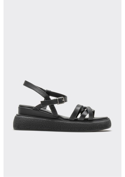 Siyah Deri Kadın Dolgu Topuk Sandalet