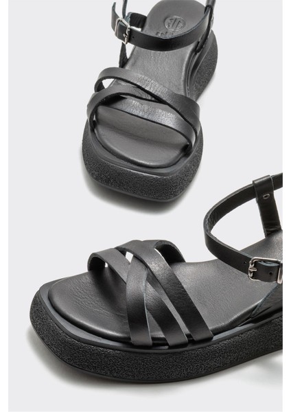 Siyah Deri Kadın Dolgu Topuk Sandalet modelleri