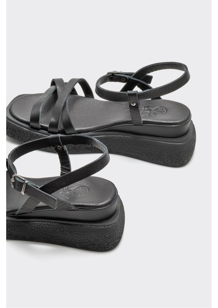 Siyah Deri Kadın Dolgu Topuk Sandalet fırsatları