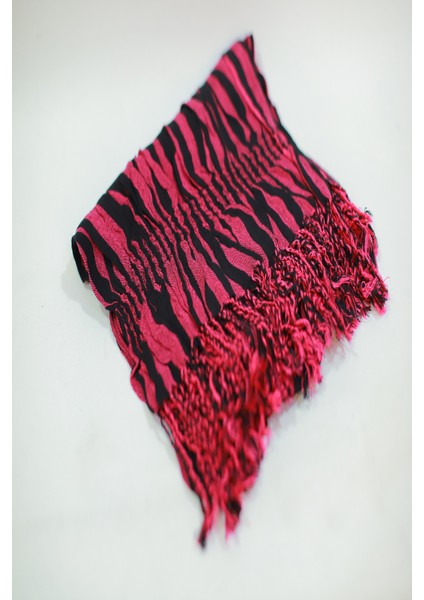 Fuşya ve Siyah Renkli %100 Paşmina Desenli Şal Fular indirimleri