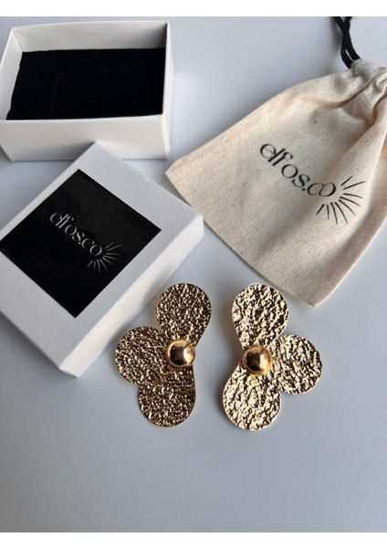 Mila Yarım Çiçek Plaka Model Küpe Gold Altın